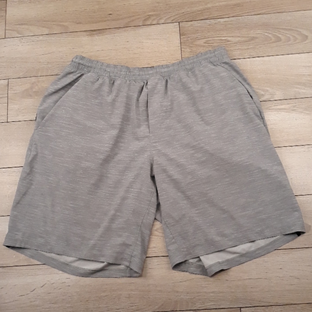 LULULEMON Grey Horizontal Pattern XL Mens Running Athletic Shorts